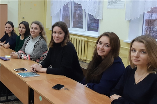 Молодые учителя и опытные педагоги обсудили проблемы современной школы