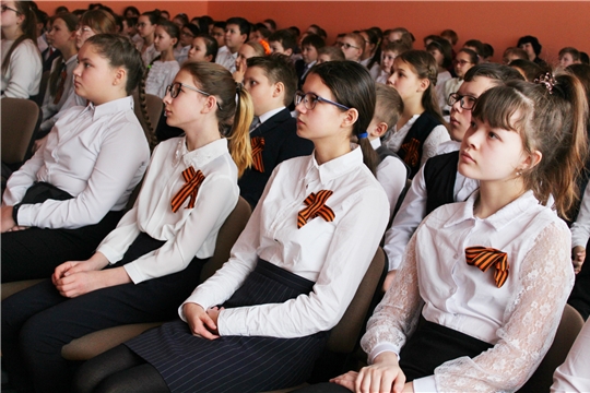 В преддверии празднования 75-летия Победы в чебоксарских школах проходят кинолектории