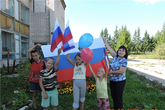 Познавательный час «Российский флаг» в Аксаринской сельской библиотеке