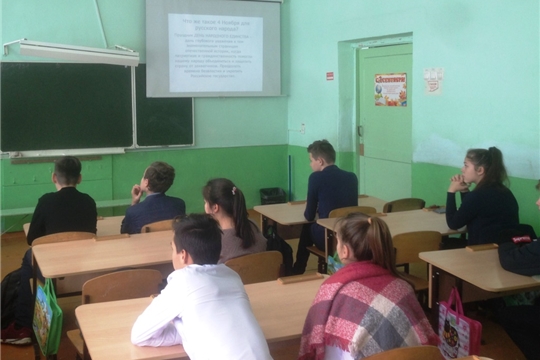 Историческое досье «За родную землю» провели сотрудники Городской библиотеки семейного чтения