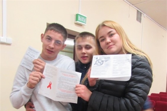 Первочурашевская  сельская библиотека совместно с работниками ЦСДК в Доме культуры провели информационный час «Наркомания – нет места в жизни»