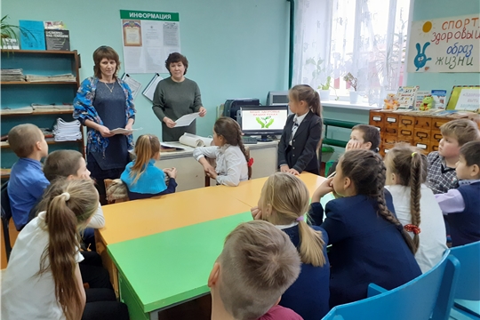 Урок-предупреждение «Курить – здоровью вредить» провели библиотекари Октябрьского сельского поселения