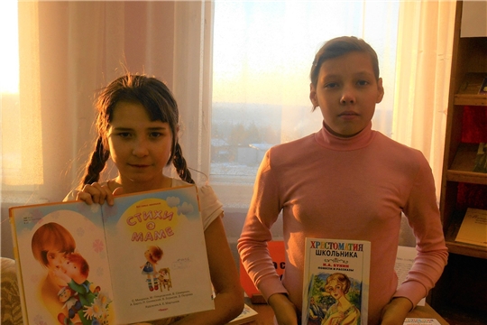 Книжная выставка «Мама слово - дорогое» функционирует в Приволжской городской библиотеке