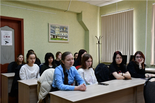 В госархиве началась производственная практика студентов ЧЭТК