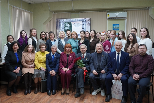 В Государственном архиве современной истории Чувашии торжественно презентовали виртуальную выставку к 90-летию народного писателя Михаила Юхмы