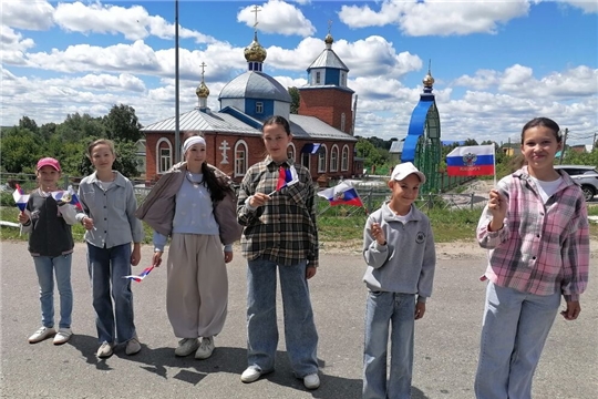 Познавательная беседа «Овеянный славою российский флаг» в Первомайской с/б