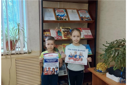 Познавательная беседа «Радуга языков России: говорим, дружим, понимаем» в Новокотяковской с/б