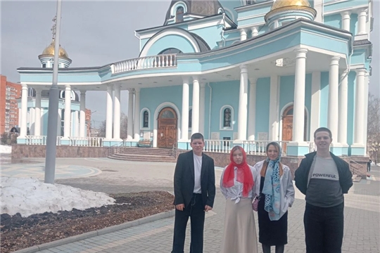 Светлый день в храме