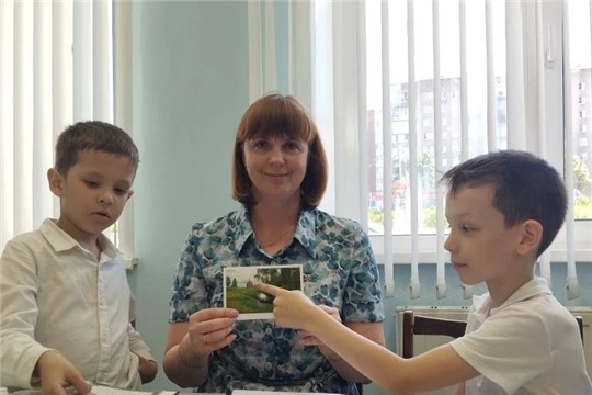Ученики 1В на Дне Волги в библиотеке им. Сеспеля