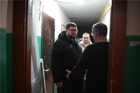 Глава города Чебоксары провел выездной штаб на месте падения БПЛА и встретился с жителями