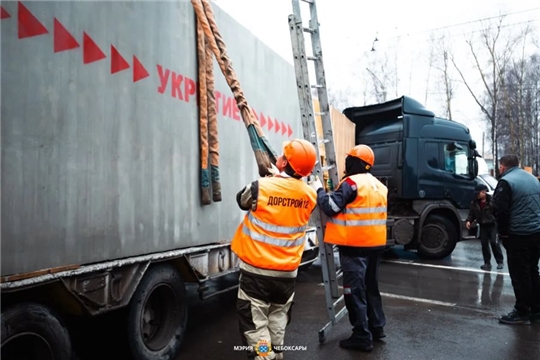 В Чебоксарах продолжают устанавливать бетонные защитные укрытия