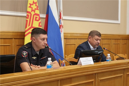 В администрации Чебоксар прошло совещание по комплексной безопасности школ к новому учебному году
