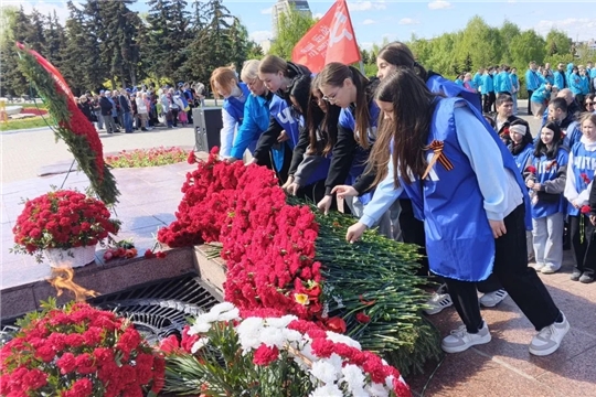 Активисты ЧПК приняли участие в церемонии возложения цветов в Мемориальном парке «Победа»