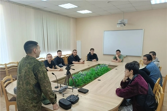 Для юношей выпускных курсов ЧПК продолжаются встречи с представителем пункта отбора на контрактную службу