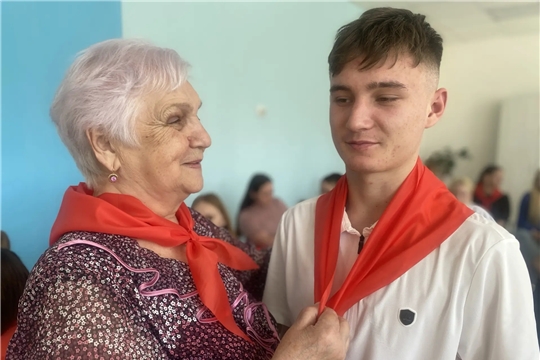 Связь поколений: студенты ОСП в г. Канаш встретились с ветераном пионерского движения