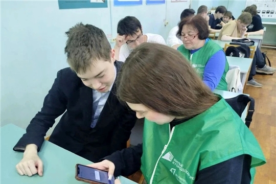 Волонтёры ЧПК помогают жителям голосовать за объекты благоустройства