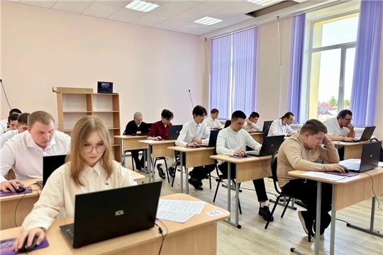 Студенты ЧПК успешно сдали демонстрационный экзамен по программированию