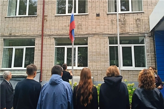 Торжественная церемония с Государственным флагом РФ прошла в колледже