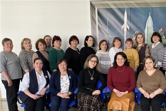 Чăваш чĕлхине хальхи вăхăтра мĕнле вĕрентмелле: пĕлĕве ÿстермелли курс иртрĕ