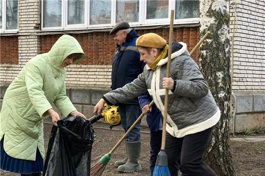 В Чувашском республиканском институте образования прошел субботник «Мы за чистоту»