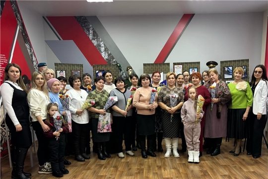 Акция "Цветы мамам Героев" прошла в Канашском округе