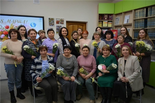  Трогательная акция "Цветы мамам Героев" прошла в Вурнарах