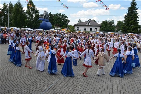 Акатуй: женские руки, творящие праздник
