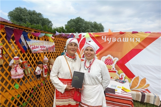 Булдеевская сельская библиотека на Тихвинской ярмарке