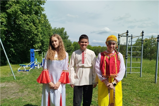 Весело открыли этнопроект "Сик! Тух!" (Вставай! Выходи!")