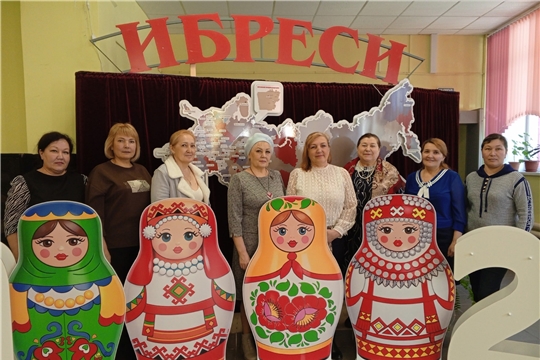 "Традиционный музыкальный фольклор на сцене"