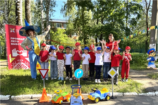 В дошкольных учреждениях города Чебоксары дан старт ежегодному летнему проекту «Светофорик».
