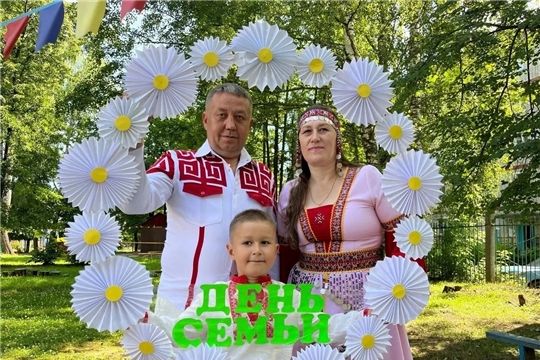 В Чебоксарах прошёл «Семейный марафон» ко Дню семьи, любви и верности