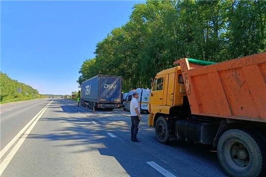 На трассе Чебоксары-Сурское продолжает работу передвижной пункт весового контроля