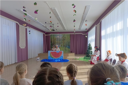 Театральная весна