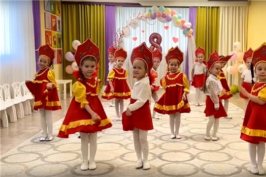 Весенний подарок от студии «Соловушки»: музыкальная открытка для любимых мам