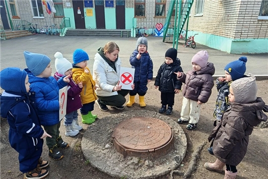 Познавательная беседа «Осторожно, люк!» в группе раннего возраста "Матрешка"