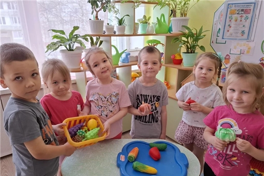 В средней группе «Колокольчик» прошёл познавательный час «Полезные овощи»