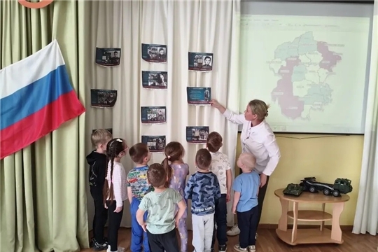 Выставка «Герои и подвиги - Юные защитники Родины»