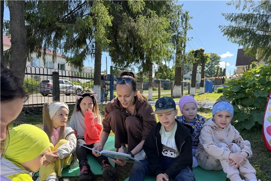 Акция "Сказки на траве"