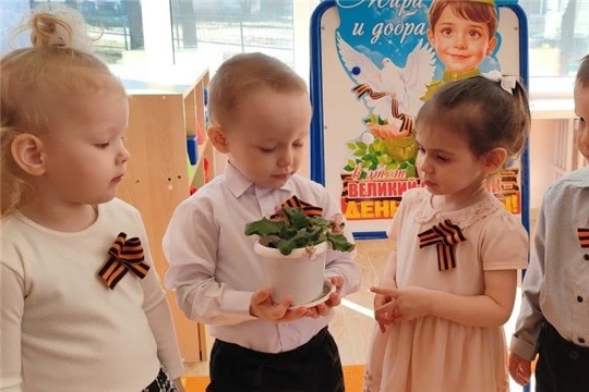 Акция "Цветок ветерану" в младшей группе "Теремок"