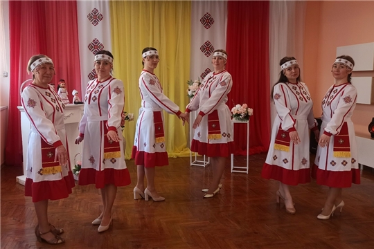 Флешмоб «Единые сердцем: хранительницы чувашской красоты и слова»
