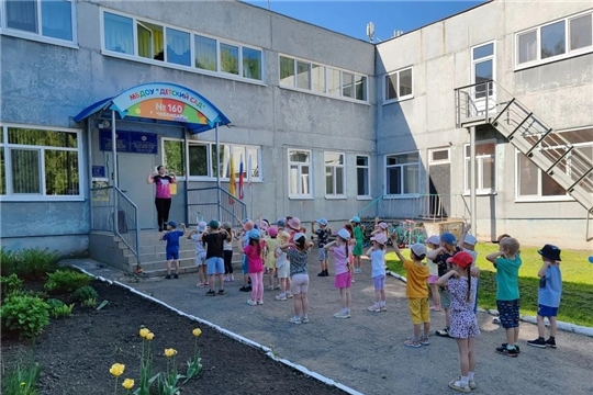 Утренняя гимнастика на свежем воздухе
