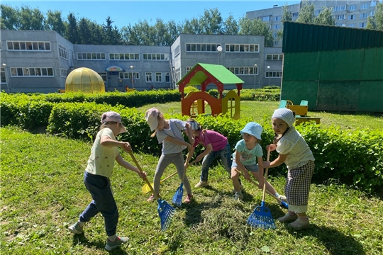 Трудовое воспитание на прогулке