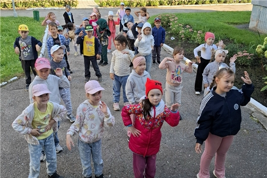 Утренняя гимнастика на свежем воздухе