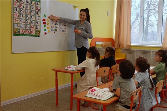 В рамках платной дополнительной услуги "Обучение чтению" мы применяем авторскую методику Жуковой