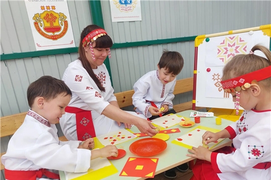 Акция" Родные ладони рисуют Чувашию"
