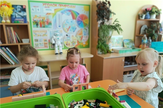 Занятия в кружке по лего-конструированию 