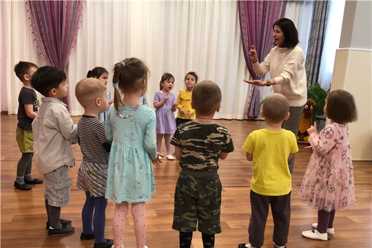 В детском саду проводится кружок художественной направленности «Топотушки»