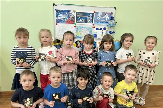 Космические ракеты создают дети на кружке "Тестопластика"