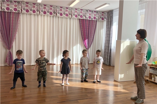В детском саду проводится кружок художественной направленности «Топотушки»